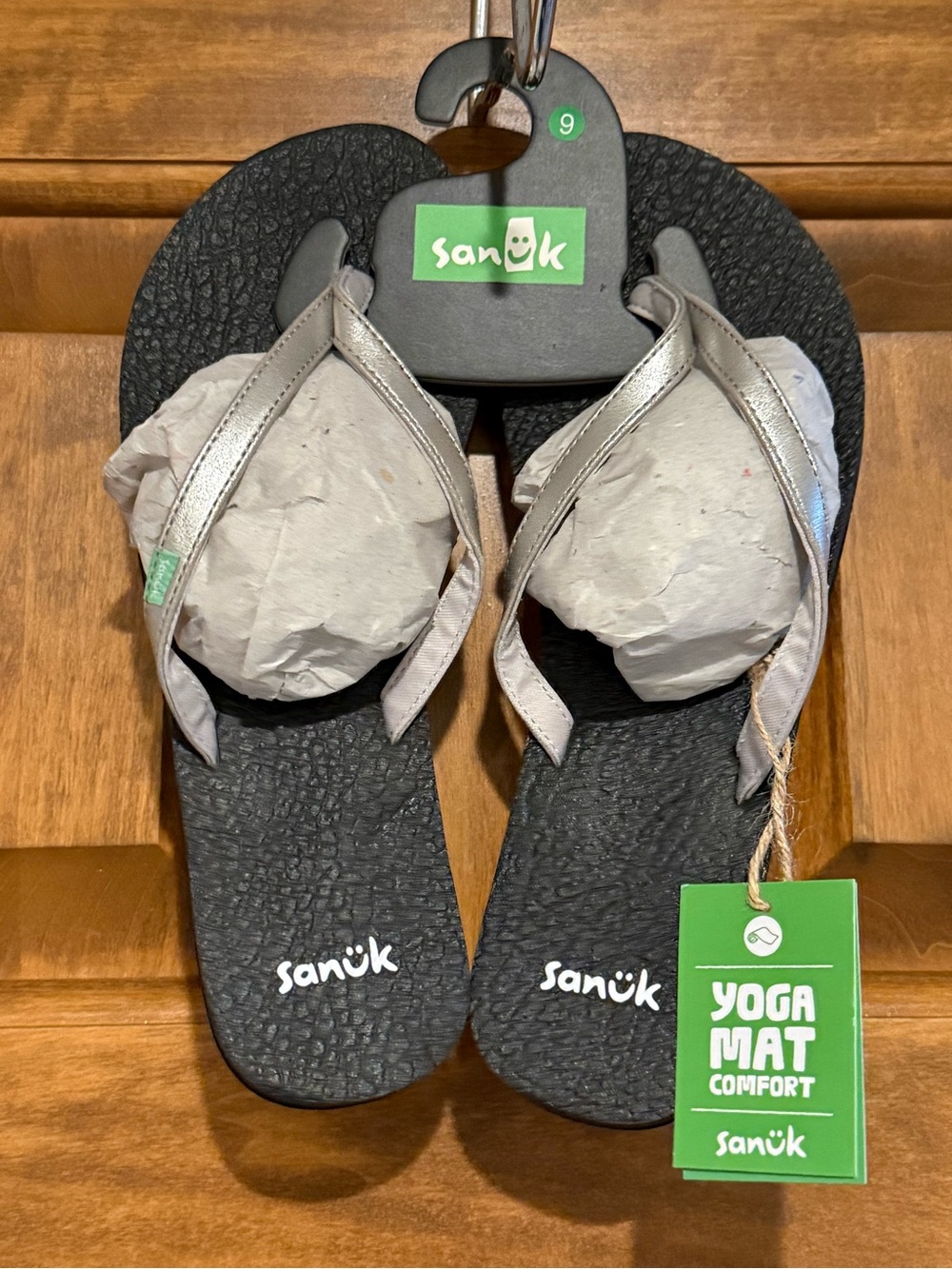 NWT Sanük Yoga Spree 4 Comfort Flip Flop Sandals - Black with Silver Straps